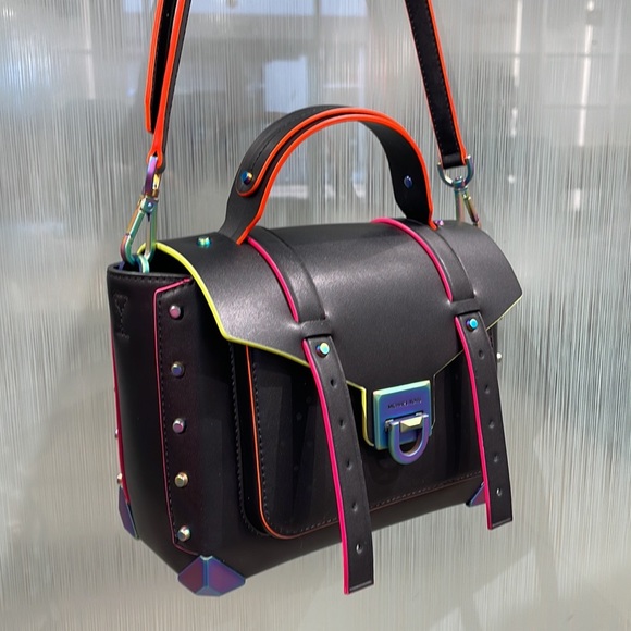 MICHAEL KORS
Manhattan Medium Contrast-Trim Leather Satchel
35H1TNCS8L
Black - Picture 13 of 16